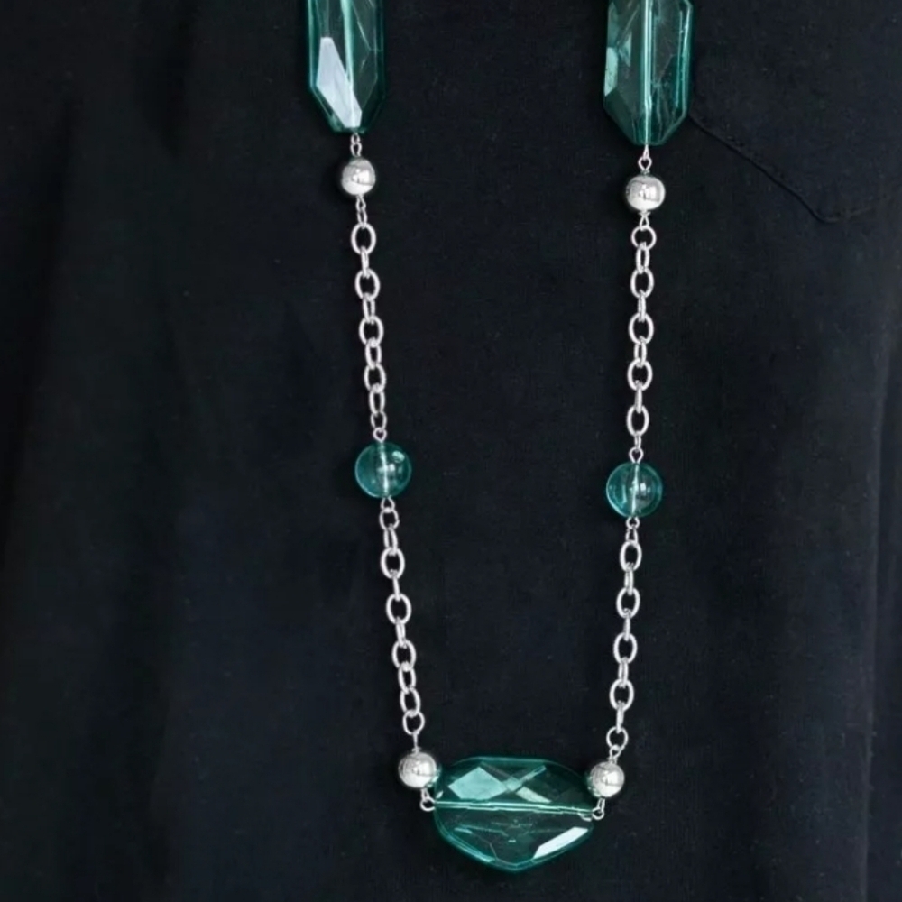 Paparazzi Necklace Green Crystal Like Bead Shimmery Chain NWT